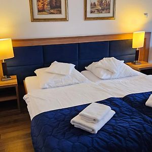 Zimmer mit Queensize-Bett
